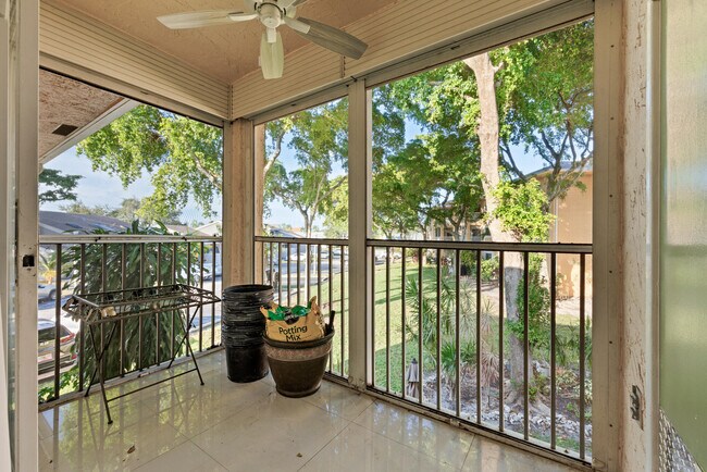 Building Photo - 811 SE 4th Ave