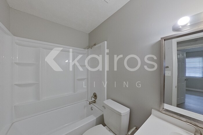Building Photo - 320 Deer Park Dr
