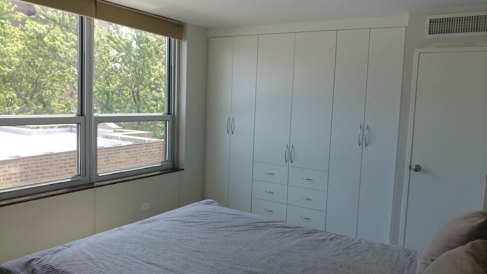 Bed 1 Built-In California Closets - 720 W Gordon Terrace