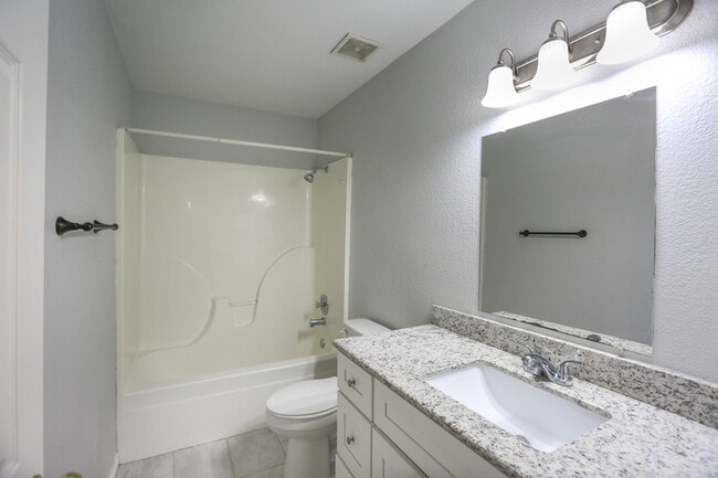 Building Photo - 602 Camellia Dr