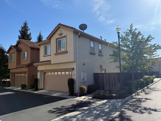 Primary Photo - MODERN NEWER 3 BEDROOM 2 STORY FAIRFIELD *...