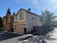 Building Photo - MODERN NEWER 3 BEDROOM 2 STORY FAIRFIELD *...