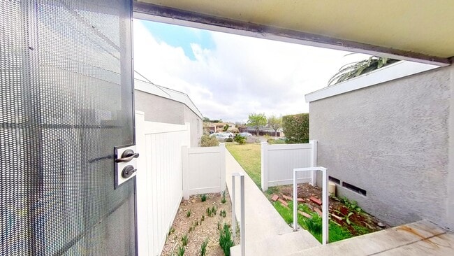 Building Photo - WALK TO SDSU! 4 bed 2 bath House w/ A/C