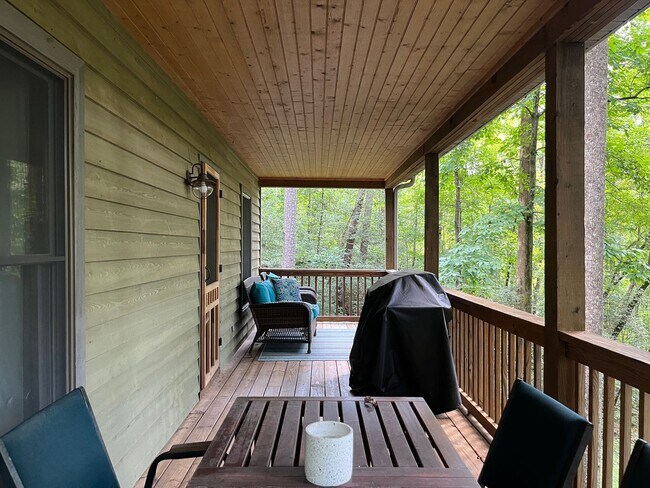 Building Photo - Beautiful 3/2 Mountain Home Rental!