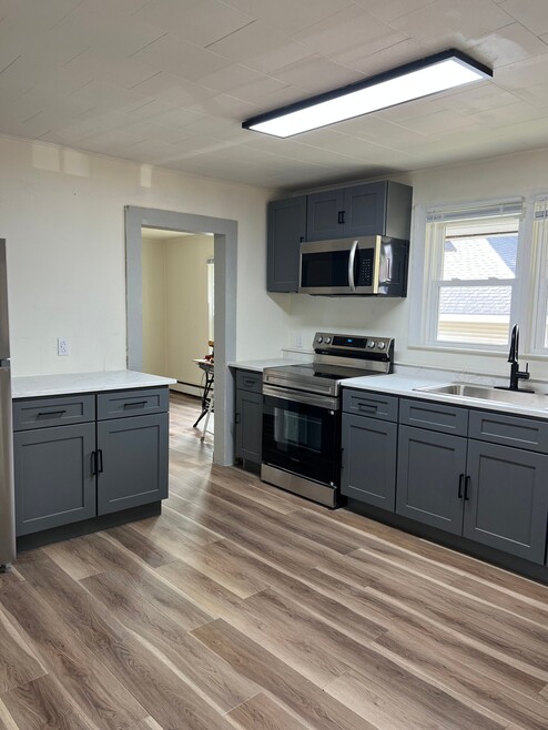 Building Photo - 11 Rickard St