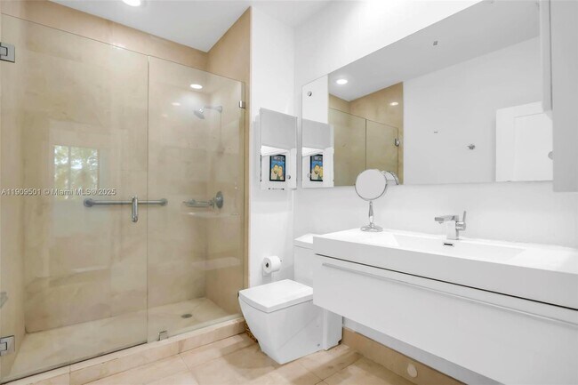 Building Photo - 2775 NE 187th St