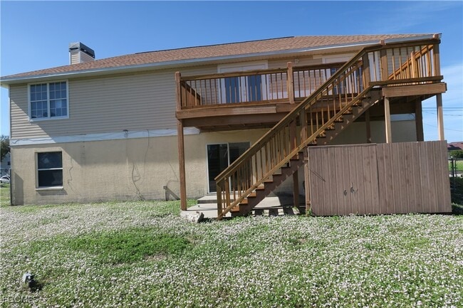 Building Photo - 2309 SE 5th Pl