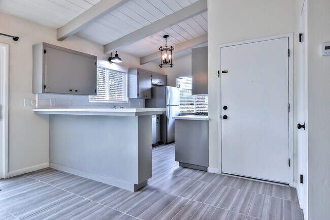 Building Photo - Mar Vista Dr.- Duplex