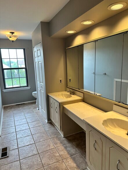 Building Photo - 32 E Oleander Dr