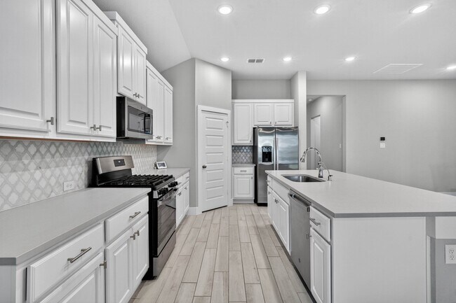 Building Photo - 26323 Hunter Ln