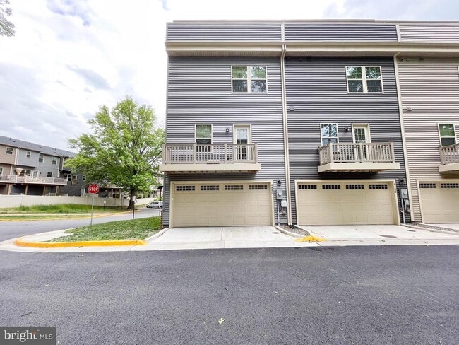 Building Photo - 4480 Commons Dr