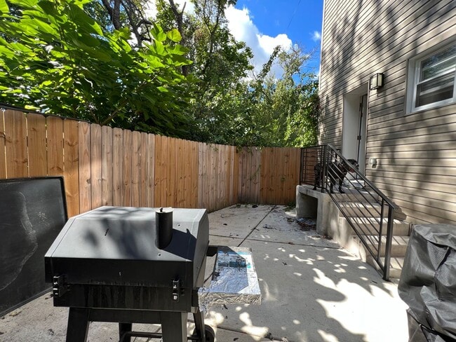 Building Photo - 4242 W Girard Ave