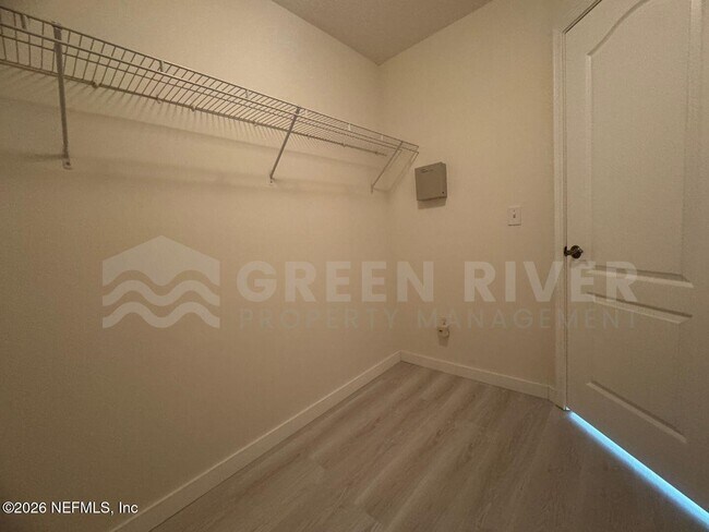 Building Photo - 3176 Tower Oaks Dr