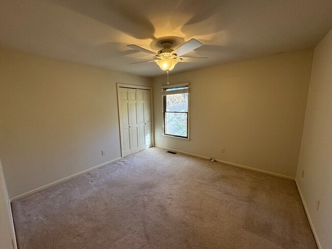 Building Photo - Very Nice 4 Bedroom 2.5 Bathroom Home in N...