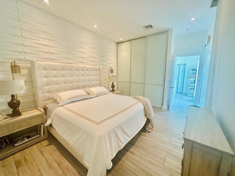 Building Photo - 1150 98th St