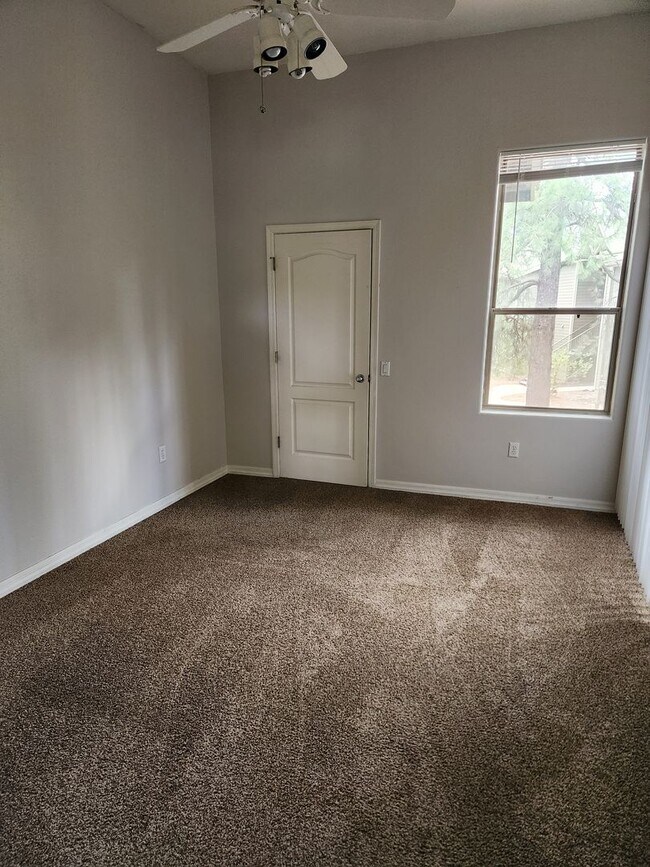 Building Photo - MOVE IN READY! 2-Bedroom, 2-Bathroom Condo...