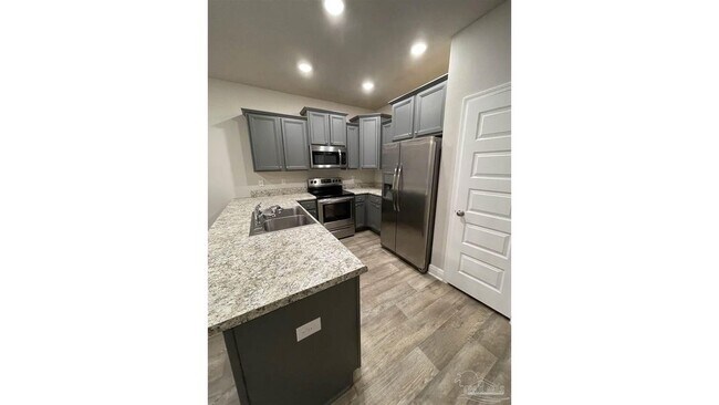 Building Photo - 6053 Royal Port Ct