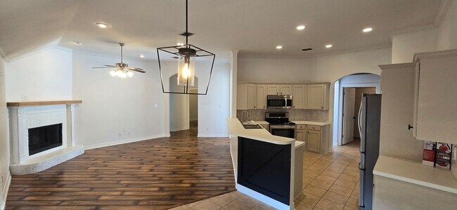 Building Photo - 1004 Creole Dr