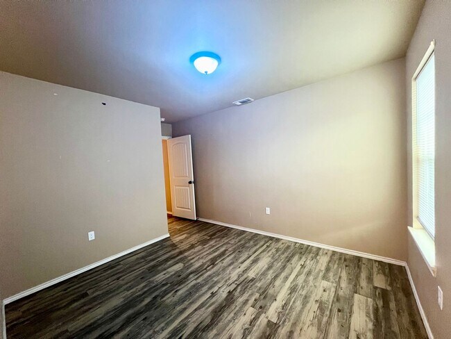 Building Photo - 1013 Preston Trails