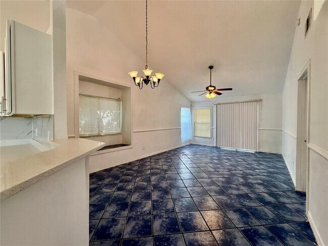 Building Photo - 6521 Garden Spring Ct