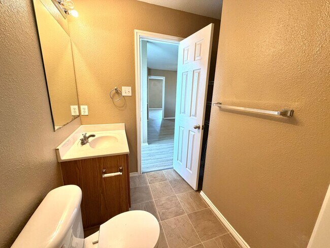 Building Photo - Spacious 3 Bedroom Home with Loft in Bulverde Village