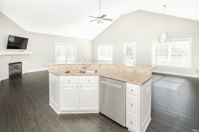 Building Photo - 4442 S Carberry Ct