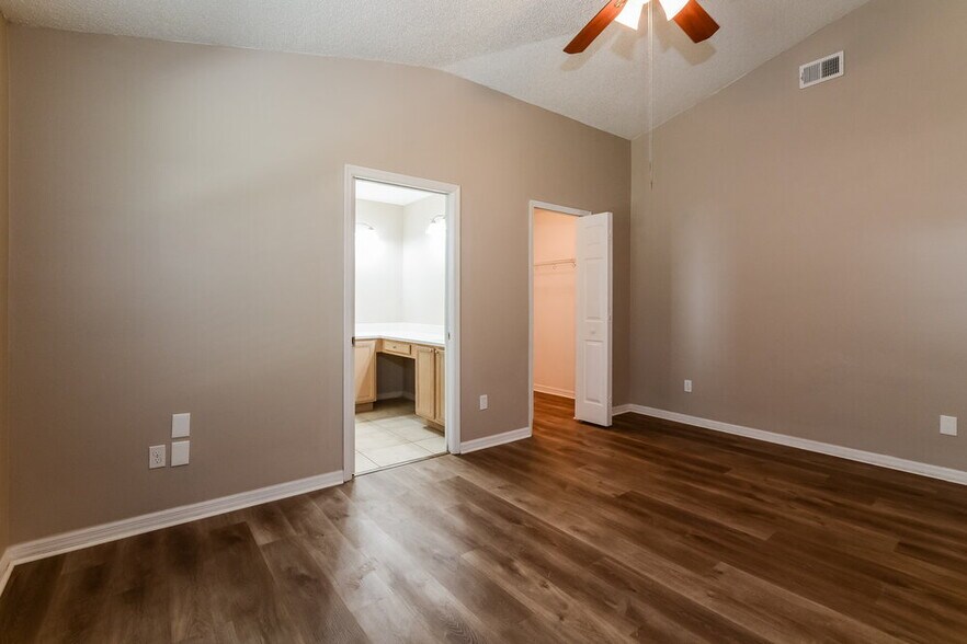 Building Photo - 3229 New Mexico Ct