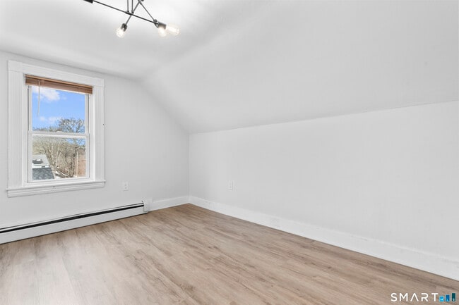 Building Photo - 30 Anthony St