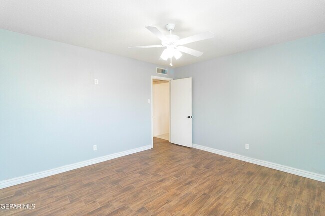 Building Photo - 8608 Catalpa Ln