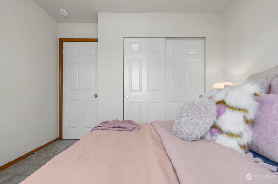 Building Photo - 18521 Stone Ave N