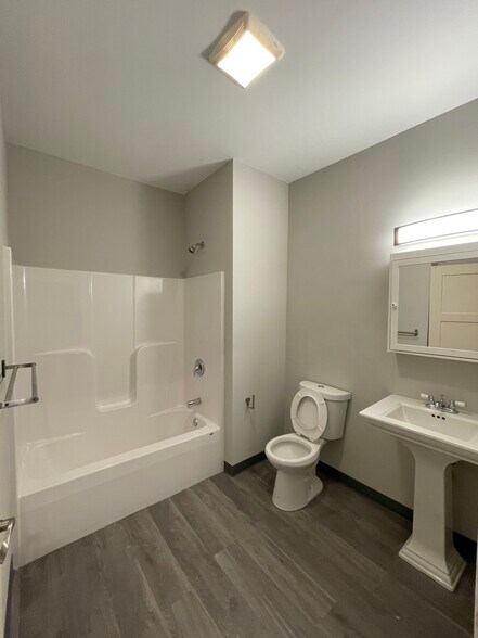 Building Photo - 1017 Hamilton St, Fl 1