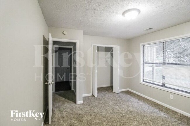 Building Photo - 634 Woodsong Ln