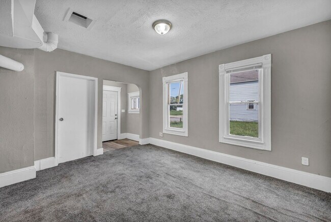 Building Photo - 3369 E 49th St