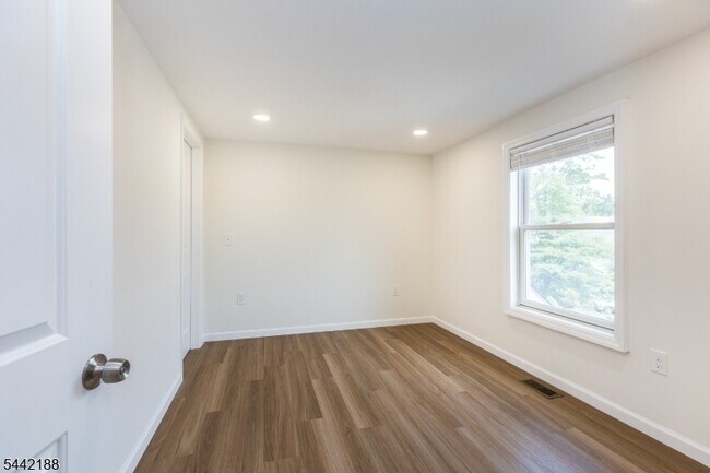 Building Photo - 26 N Willow St