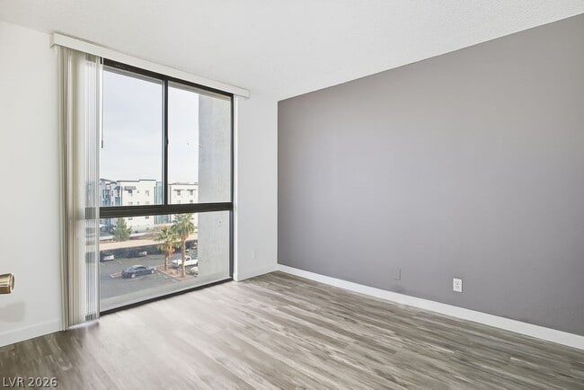 Building Photo - 3930 University Center Dr