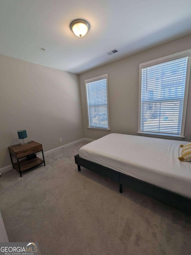 Building Photo - 201 Spike Trl SE