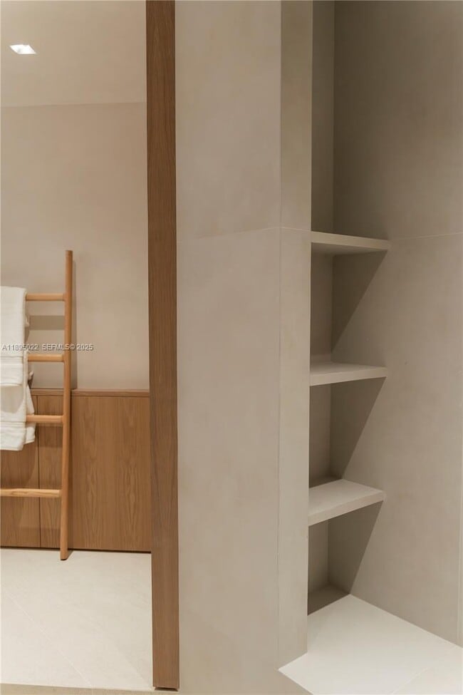 Building Photo - 5959 Collins Ave