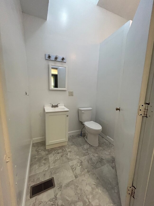 Building Photo - 1402 Alabama St