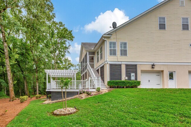 Building Photo - Elevated Home in The Club at Legends Oaks Plantation