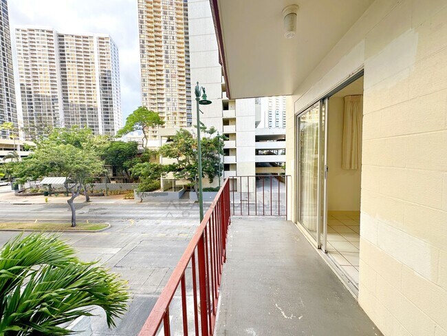 Building Photo - 2541 Kuhio Ave-301