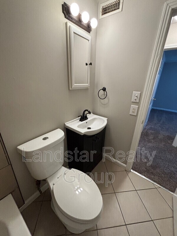 Building Photo - 4714 Seville Dr