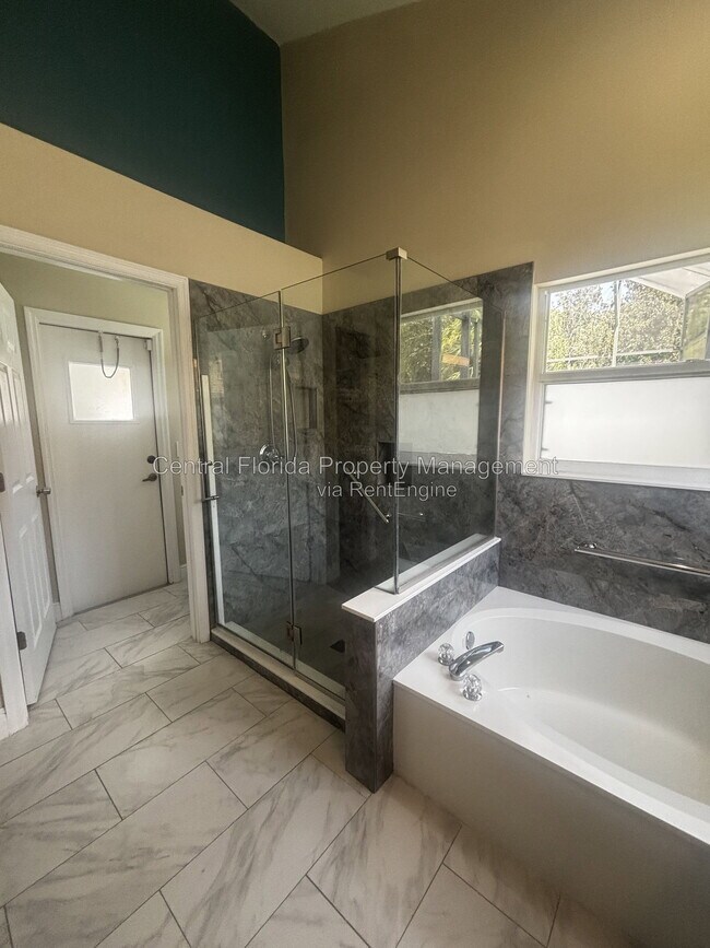 Building Photo - 12672 Lakebrook Dr