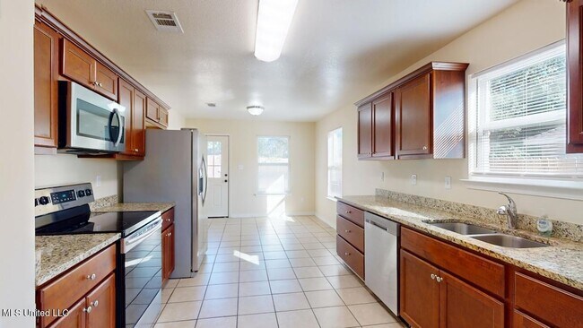 Building Photo - 394 Rosalie Maria Dr