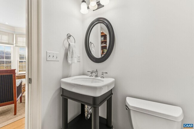 Building Photo - 585 Ragged Mountain Dr