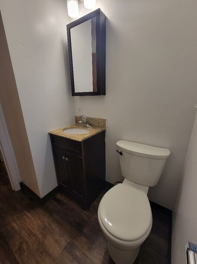 Building Photo - 618-18.5 Sunflower Dr