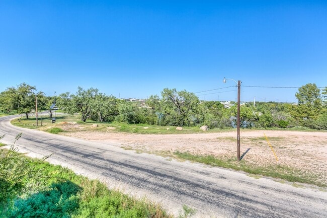 Building Photo - COMING JANUARY 2026 - Spacious 2-Bedroom Townhome with River View!