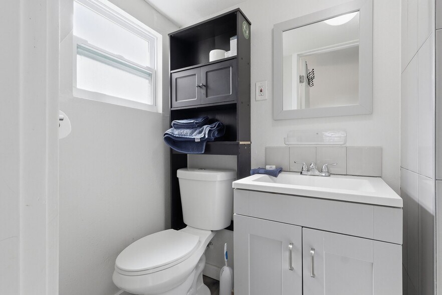 Building Photo - 587 Dixie Hwy