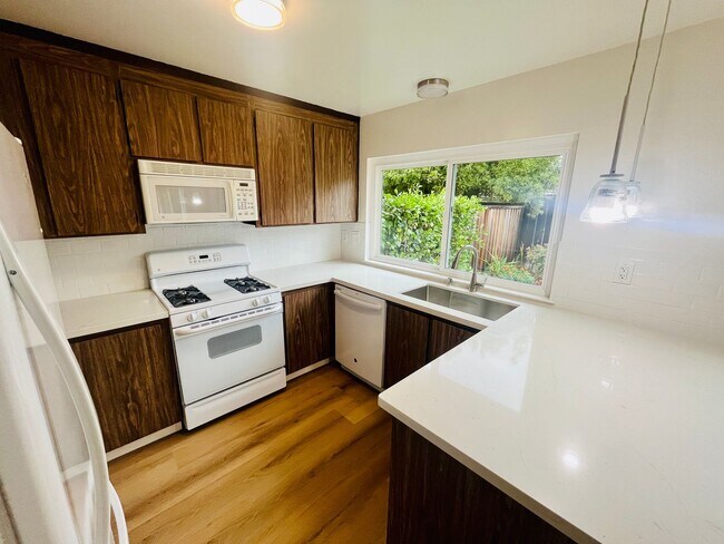 Building Photo - 10344 Vista Dr