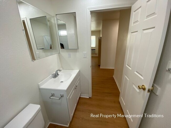 Building Photo - Upgraded 3 bedroom apartment in Rosamond!!!