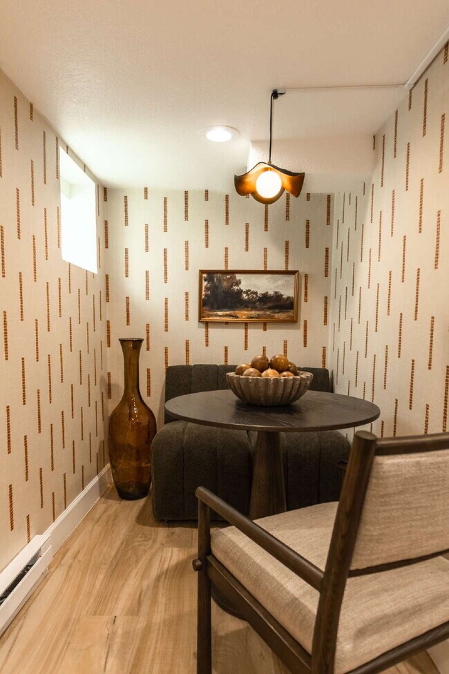 Building Photo - 300 N Inca St